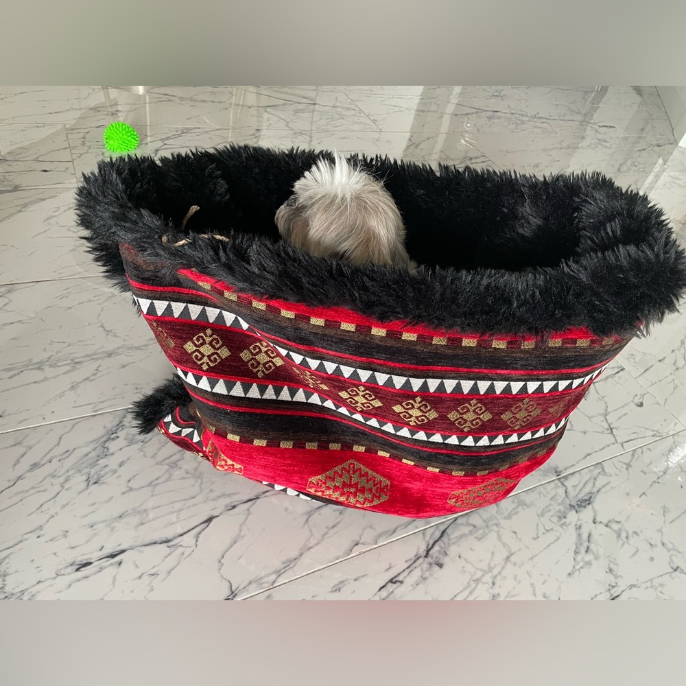 Zeus, High-end black faux fur and kilim-velvet fabric M size handmade pet bed